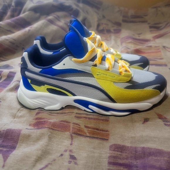 Sneakers - Picture 1 of 4